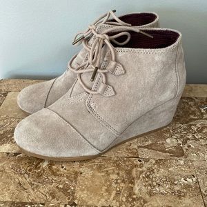 Tom’s wedged bootie